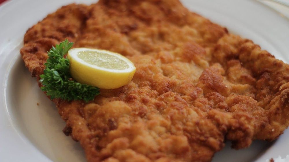 Wiener Schnitzel in Lard, cooked seed-oil-free with traditional fats