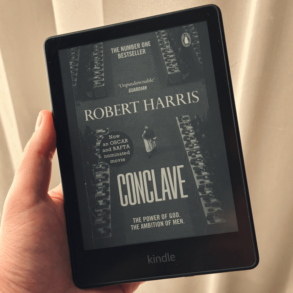 Pe scurt despre romanul “Conclave”