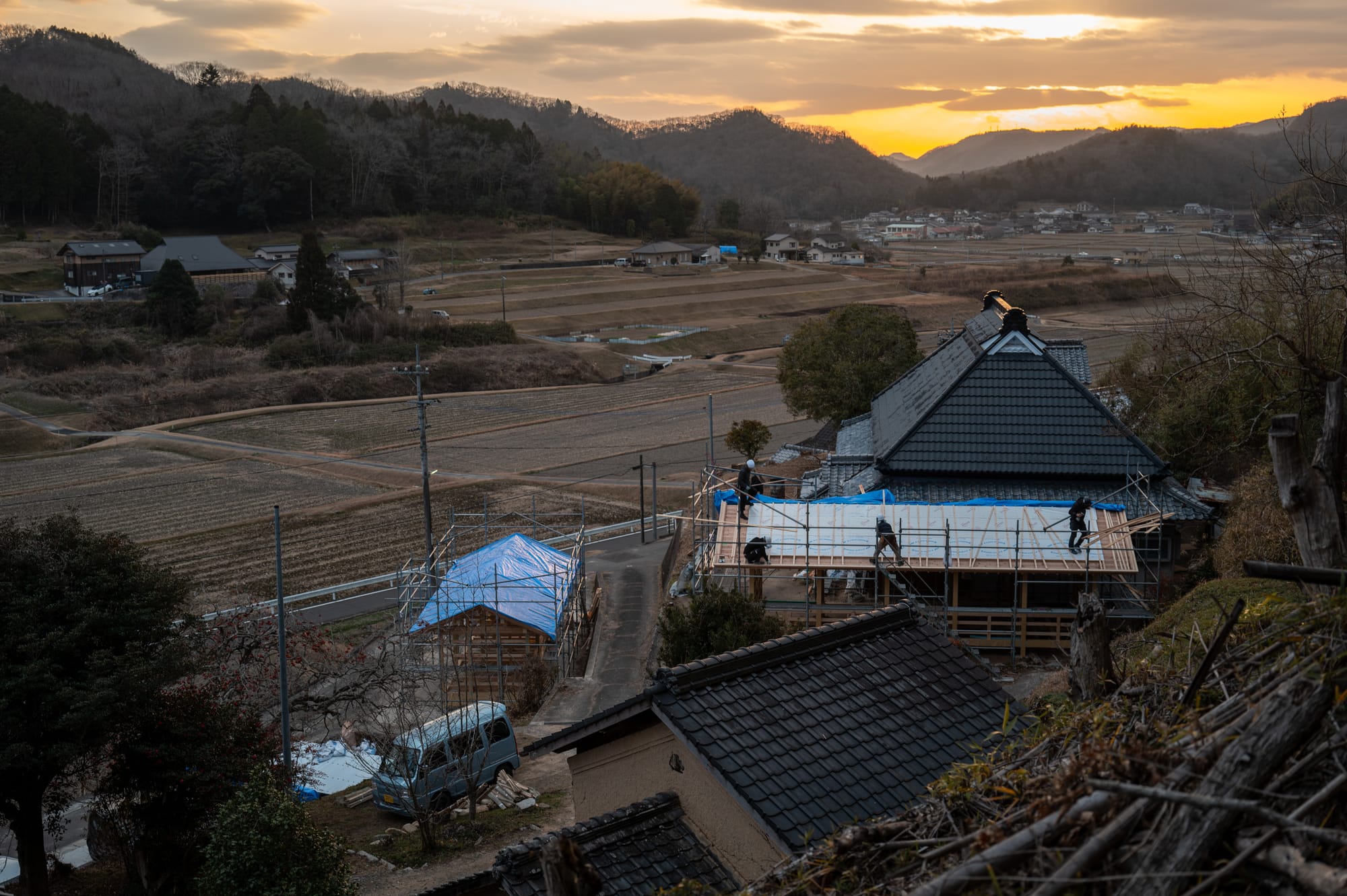 Roofing the Somakosha School dorms