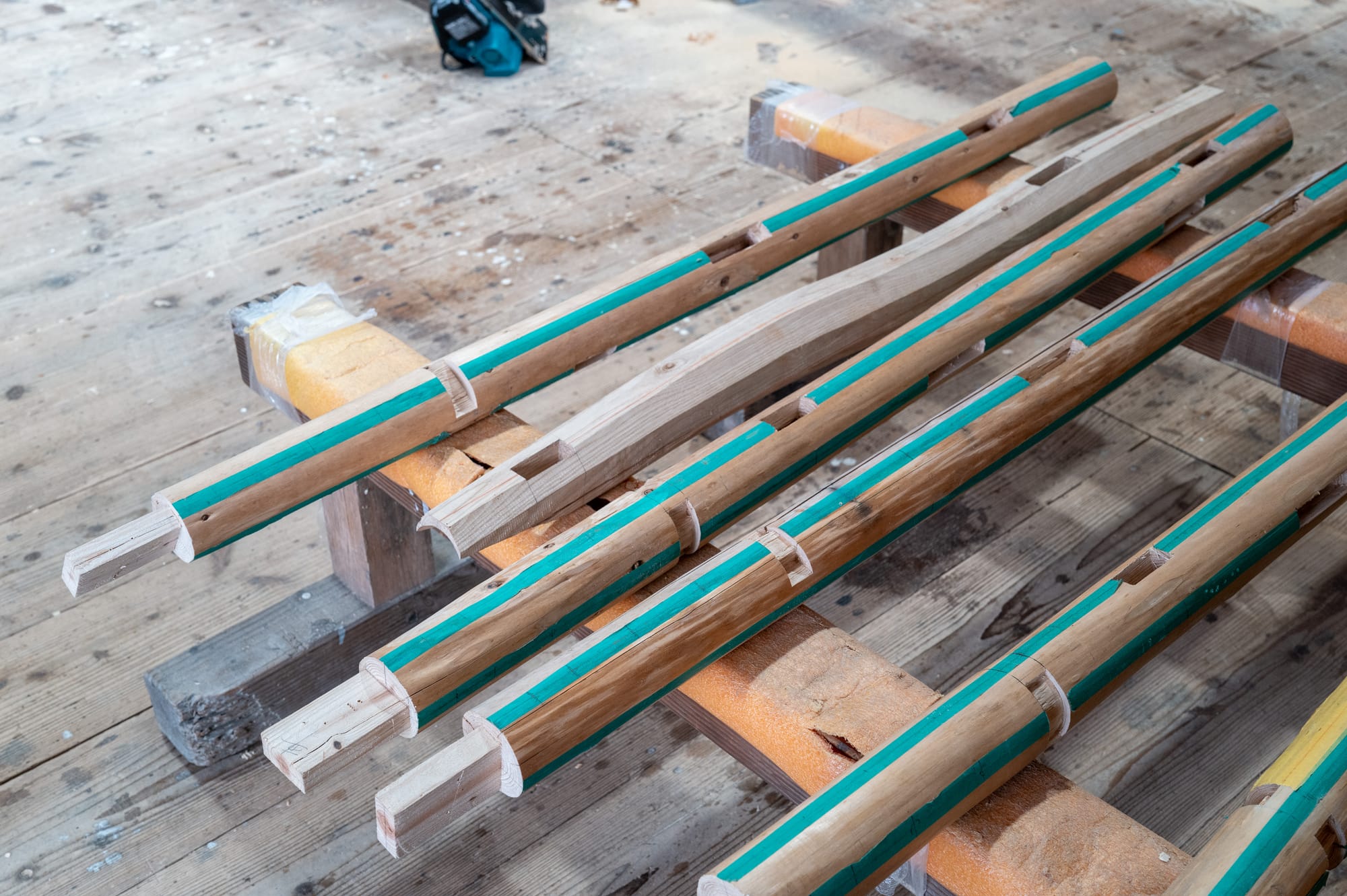 Milling chestnut and sugi for a sukiya fence