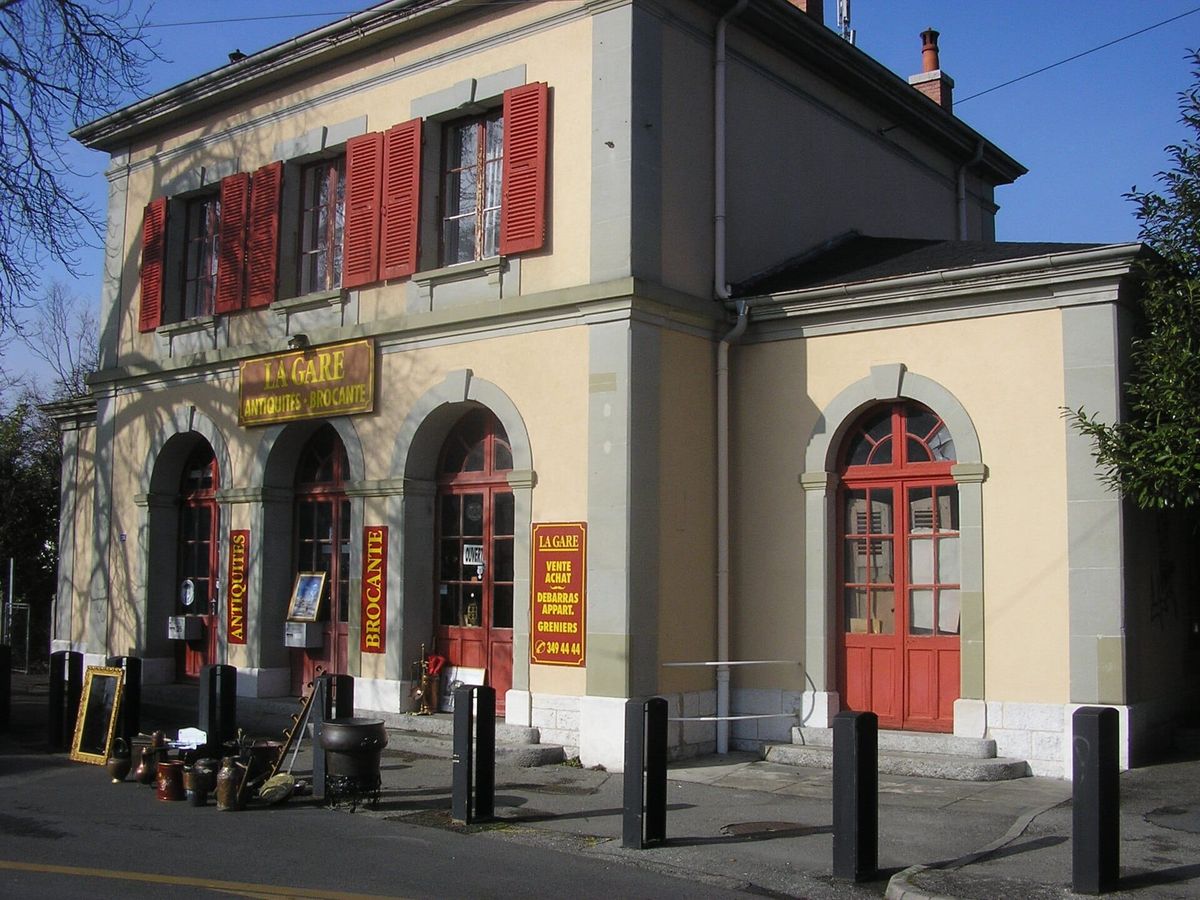 Ehemaliges Bahnhofsgebäude von Chêne-Bourg im Jahr 2011