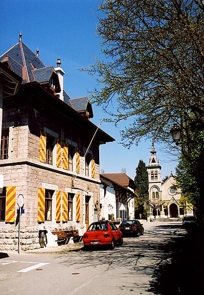 Gemeindehaus und reformierte Kirche von Genthod