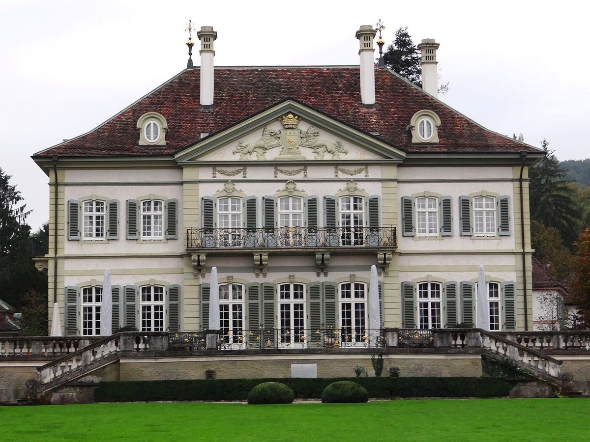 Neuer Wenkenhof in Riehen mit symmetrischer Gartenanlage