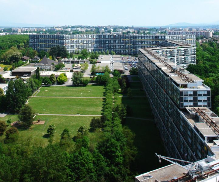 Langer Wohnbau der Siedlung Le Lignon in Vernier
