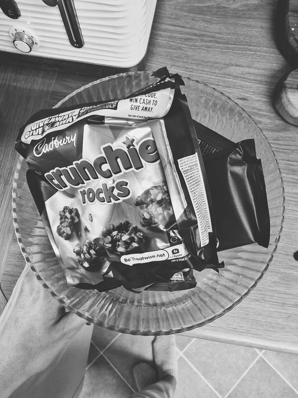 How to keep chocolate at home without eating it all immediately