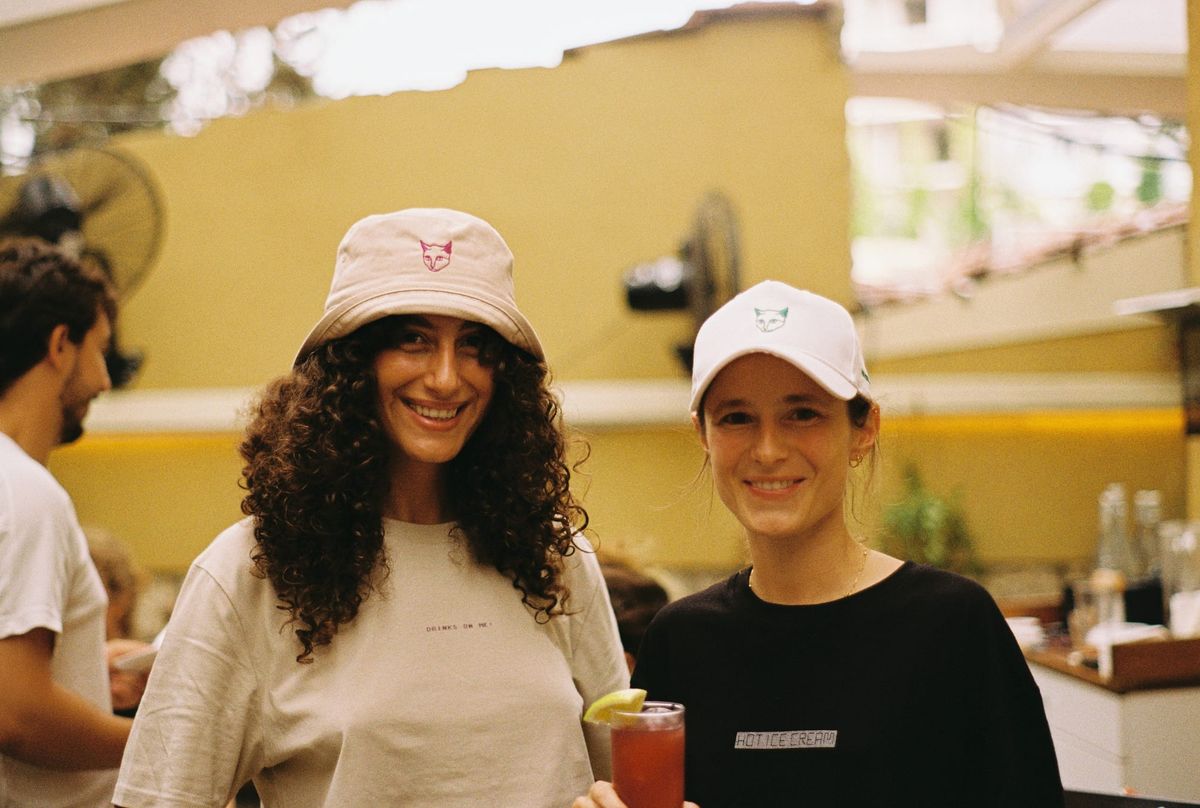 Joelle Jabbour, Hot ice cream, (à gauche) et Adrienne Hurtut (à droite) durant l'événement pour leur collaboration en août 2025. ©Nadia_Vossen