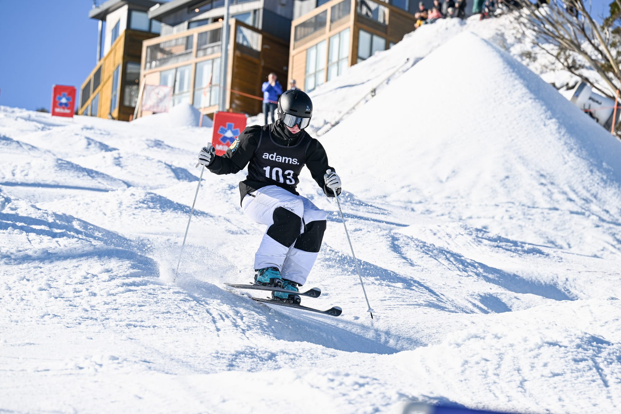 Tom  Luscombe taking out the Junior Men's event.
