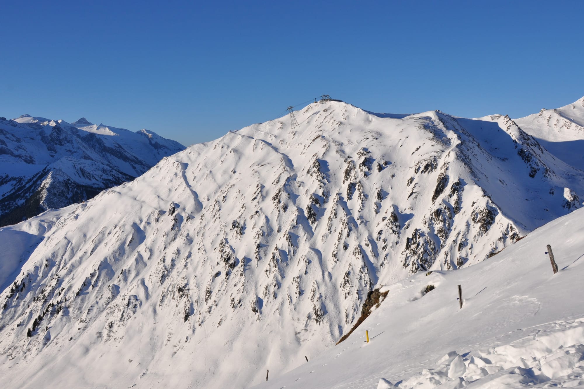 WHAT AWAITS: Some of the more playful freeride ski terrain under the Tux cable car at Mayrhofen, Austria, the site for Higher Freeride's camp in 2024. PHOTO: Chris Epskamp (powderhounds.com)