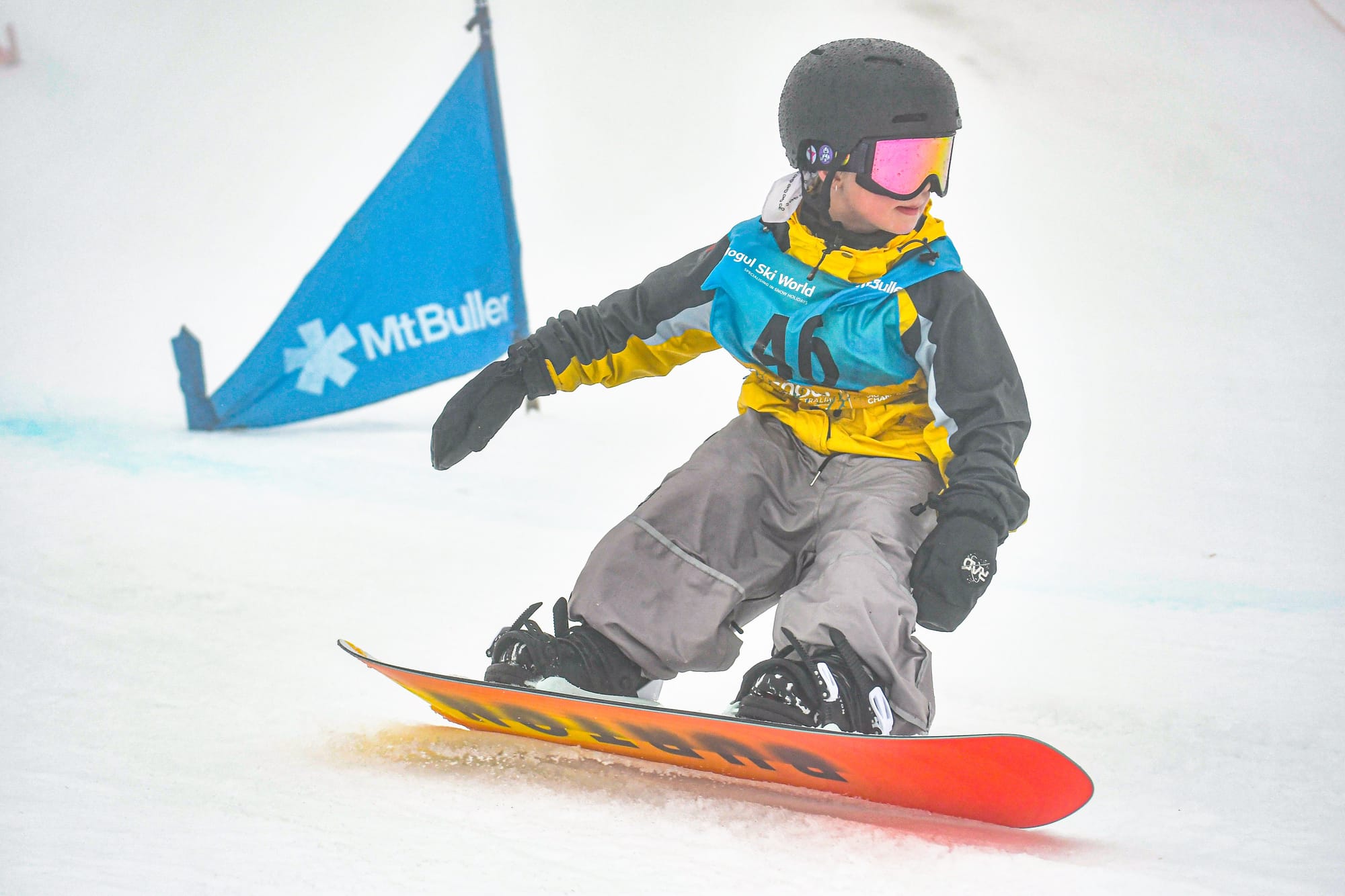 SHRED TIME: Shredding the course in Div 6 girls snowboard GS.