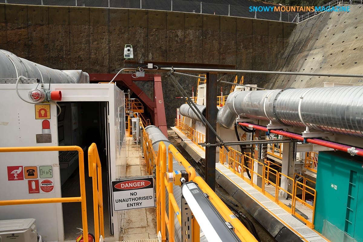 The tunnel boring machine structure.