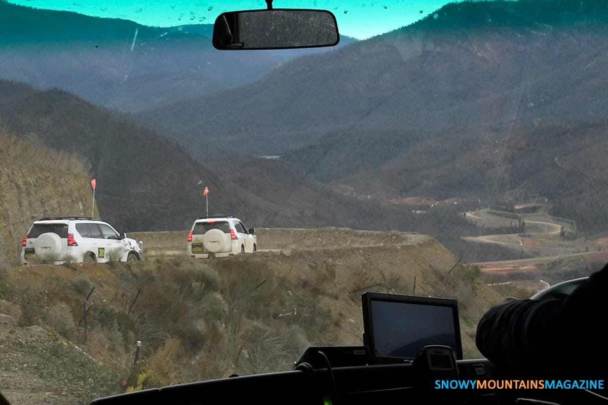 A view to the lower valley at Lobs Hole from the car convoy. Talbingo Dam would be left of picture.