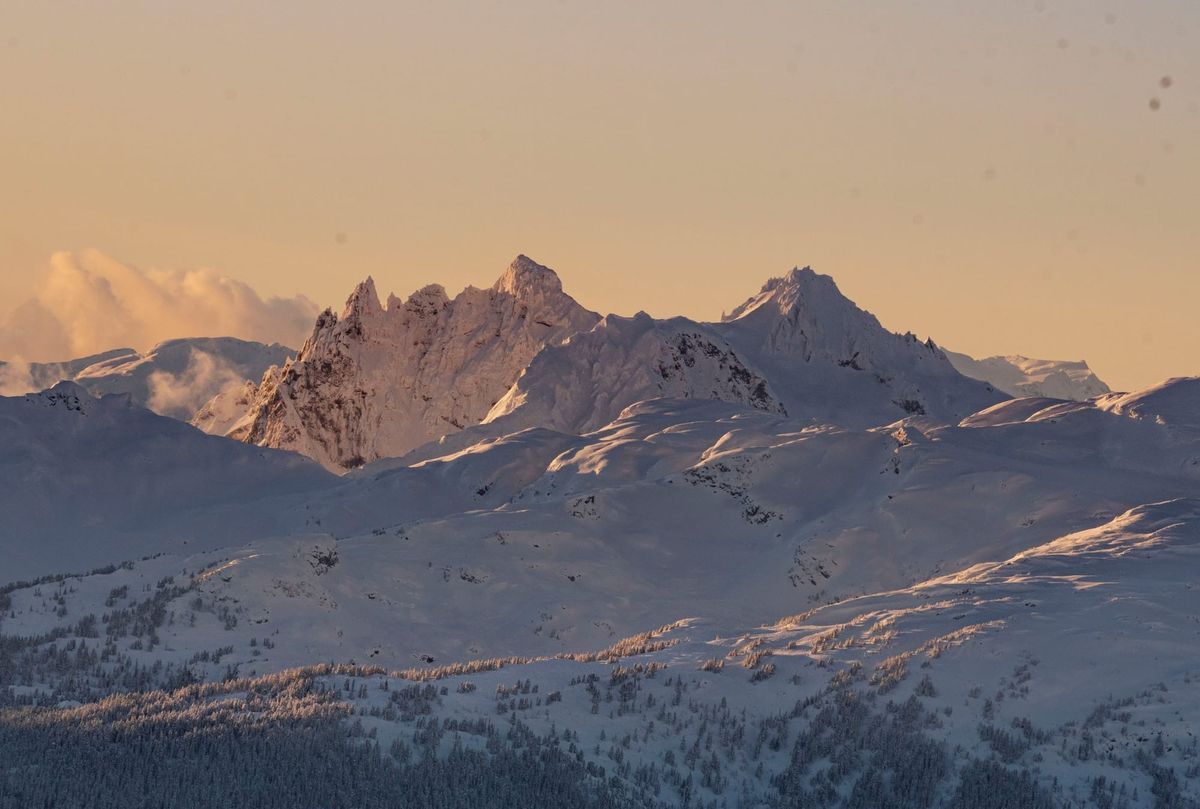 The age-old debate — Whistler or Blackcomb? Post feature image