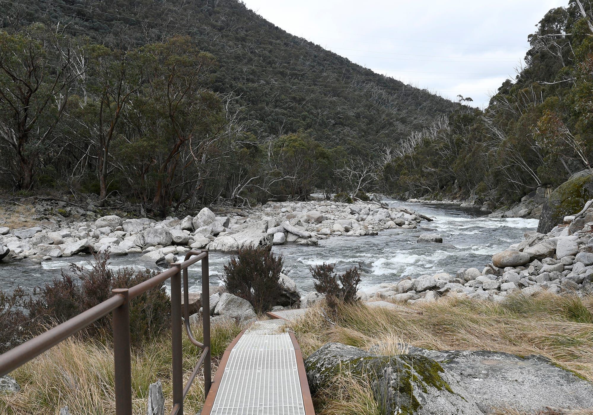Pilot seriously injured as helicopter crashes into Snowy River Post image