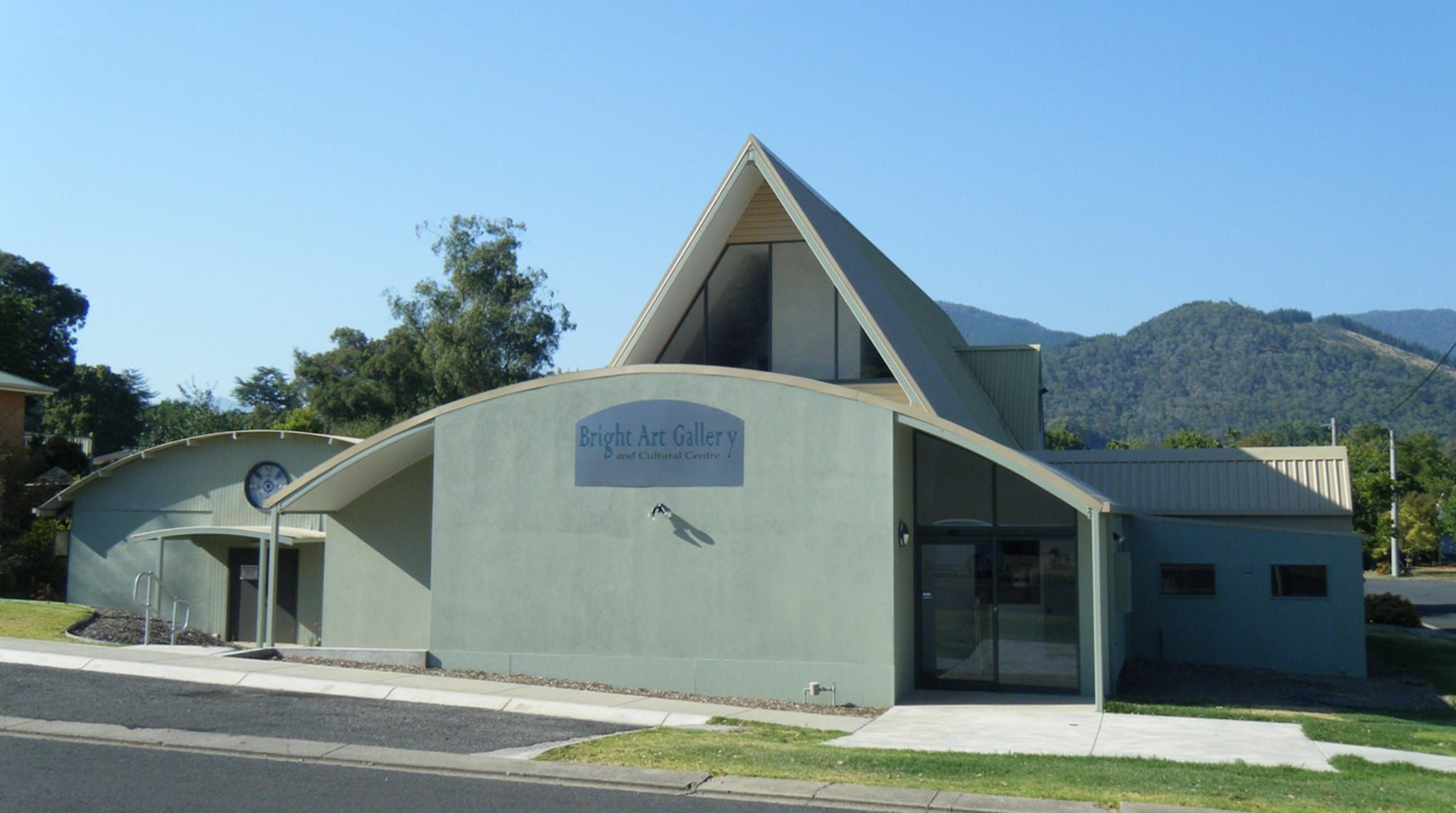 Summer celebration with Bright artists Post image