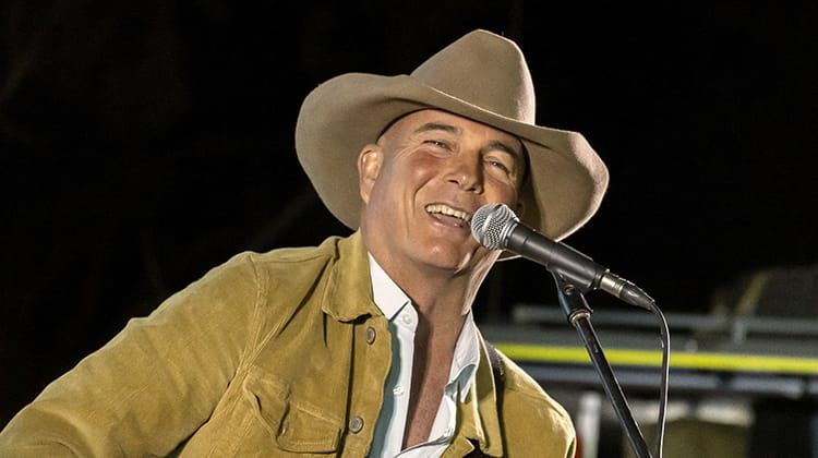 Busking Concert James Blundell + Lily Grace Alpine Hotel Cooma Post image