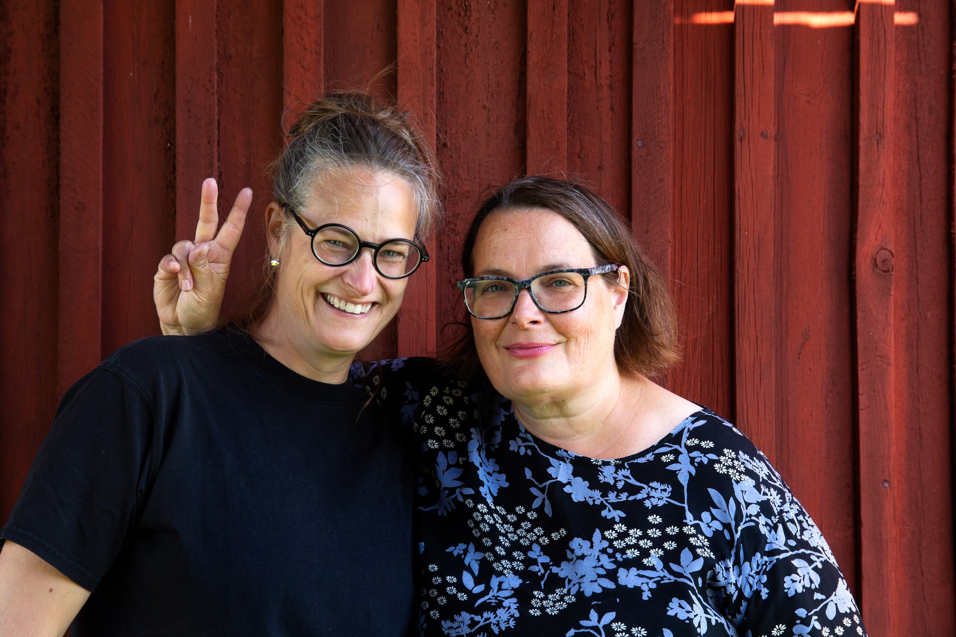 Portrait of Moa Borén and Anna Rosén.