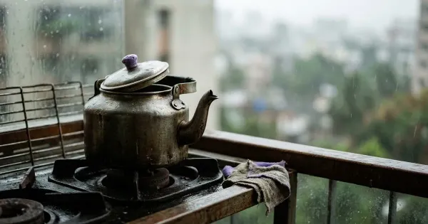 Bollitore con il coperchio storto su un fornello, sul balcone sotto la pioggia: schemi emotivi e Metodo Hoffman