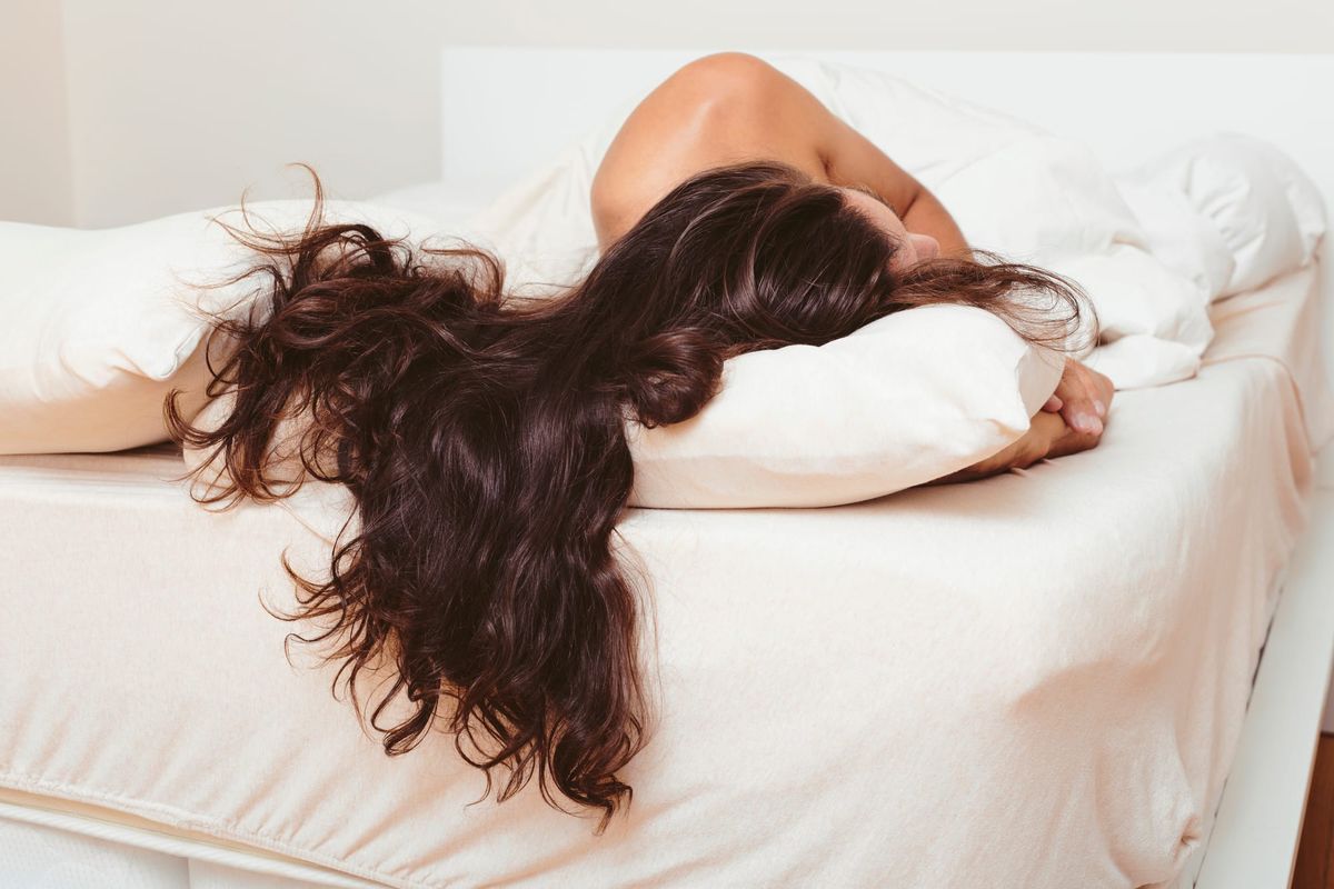 Beyond the Silk Pillowcase: The Evening Rituals That Save Your Hair While You Sleep