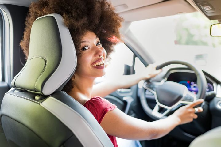 The Commute Snap: How Your Car’s Headrest is Quietly Filing Down Your Hair Volume