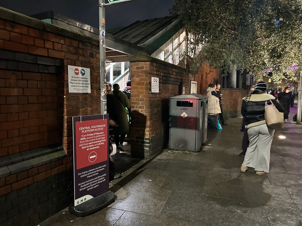 EMR close platform access via footbridge at weekends  🚫