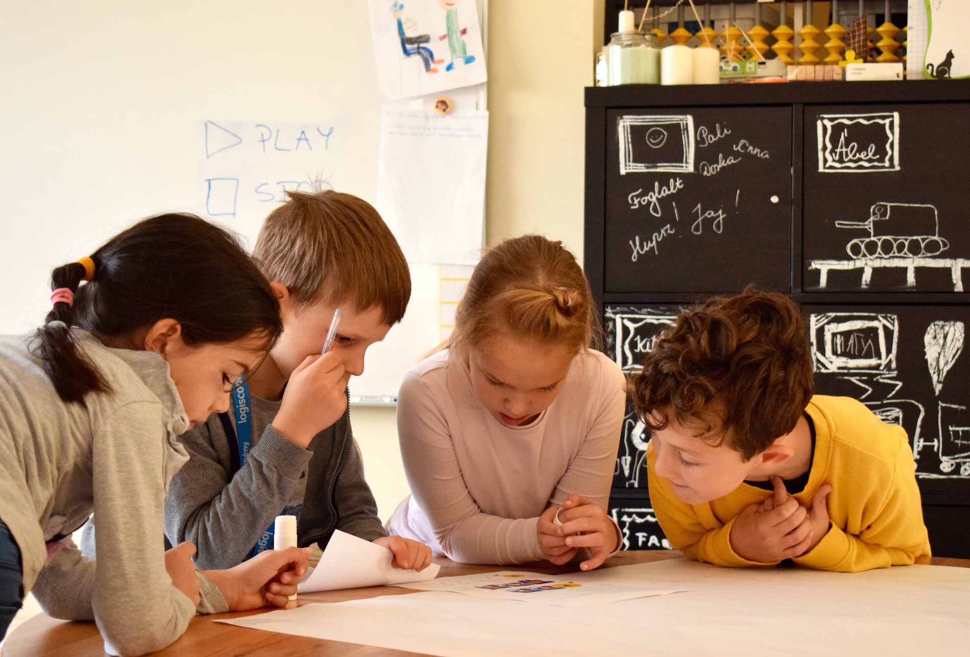 Kisebb csoportokban zajlik a tanulás.
