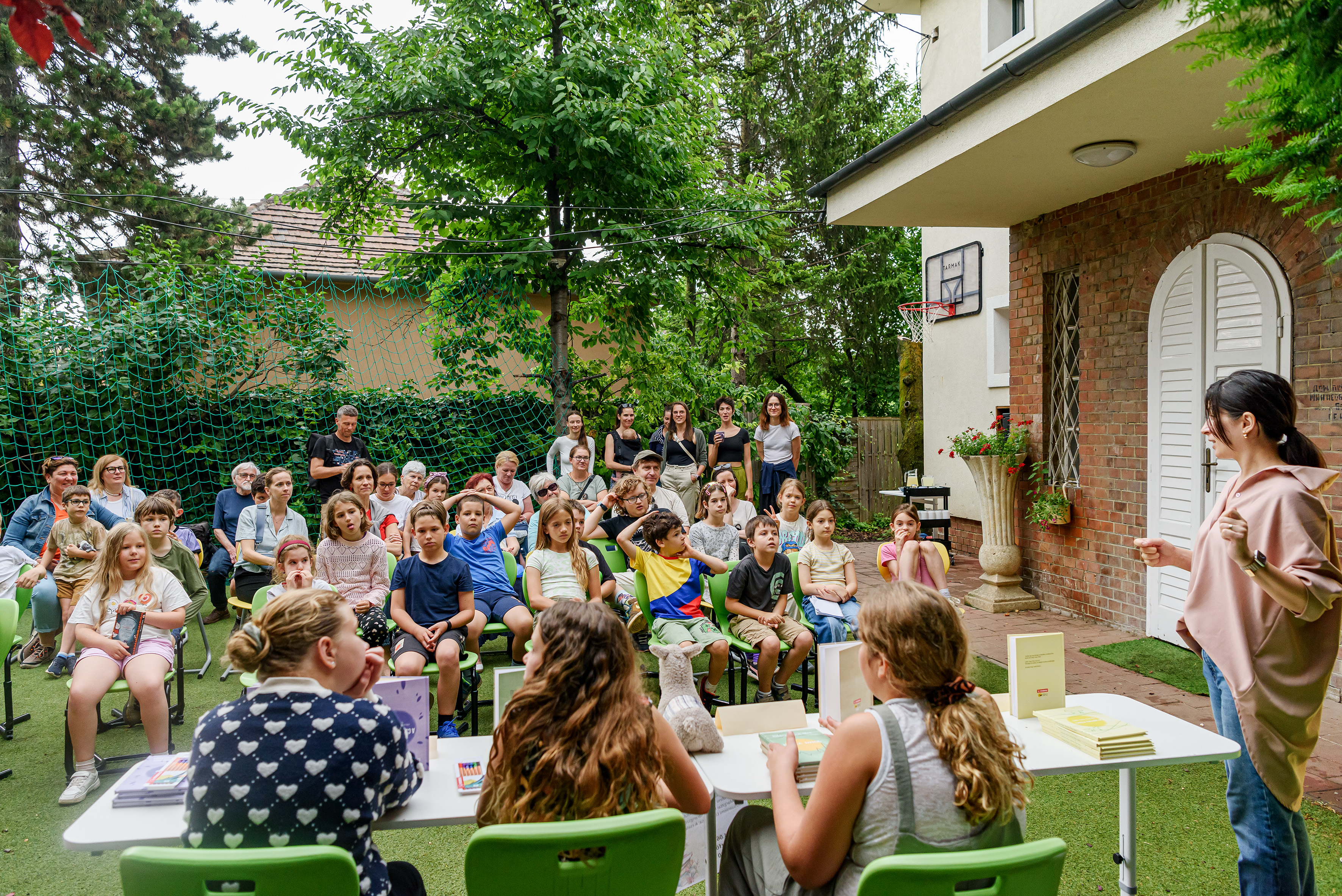 Könyvbemutató a Breznóban.