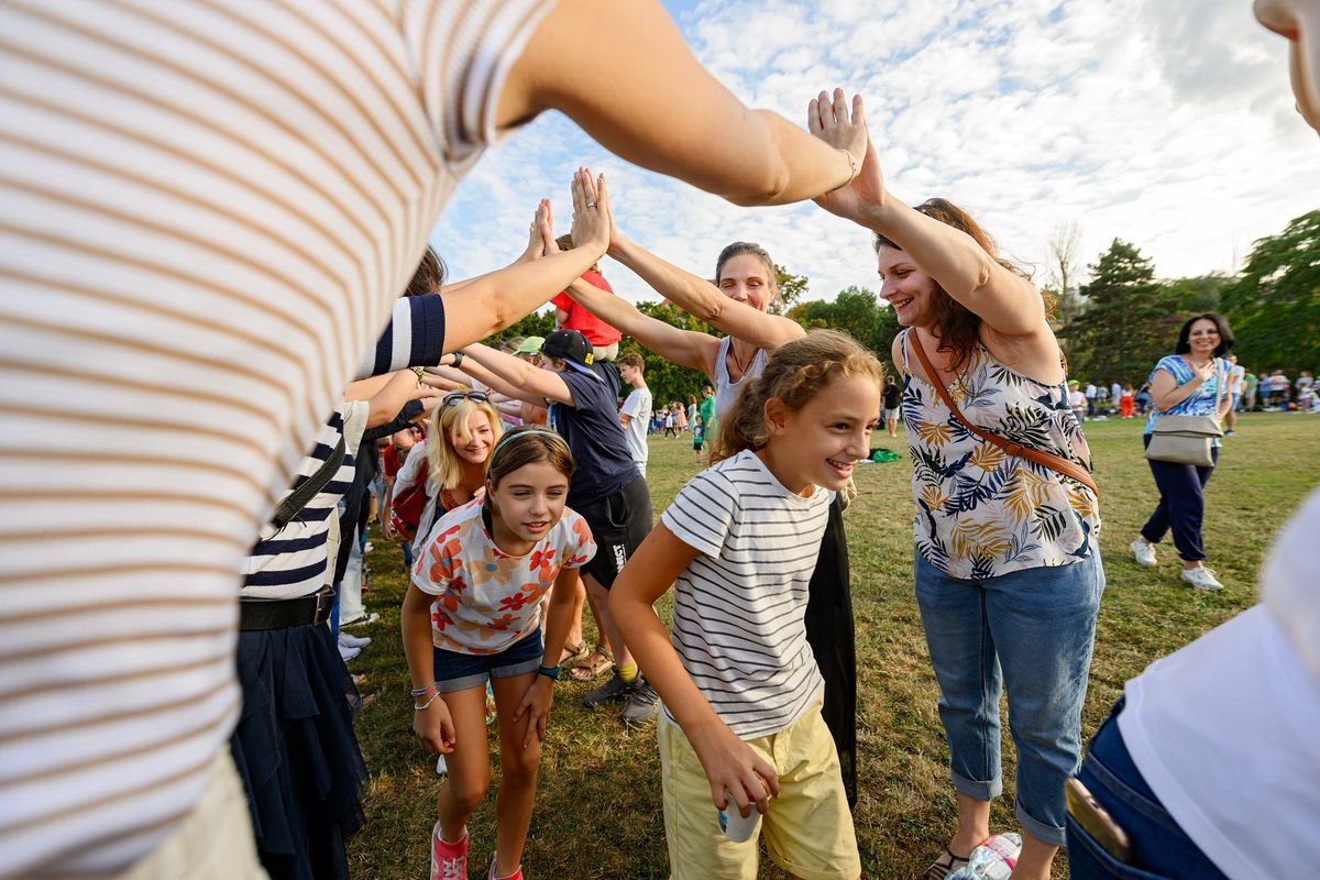 Már harmadik és hetedik iskolai évben elkezdünk a gyerekekkel, családokkal készülni a korcsoportváltásra.
