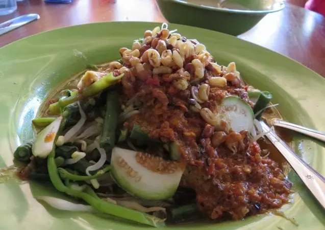 serombotan sayur khas bali