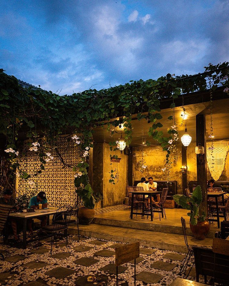 the alleyway cafe di denpasar bali