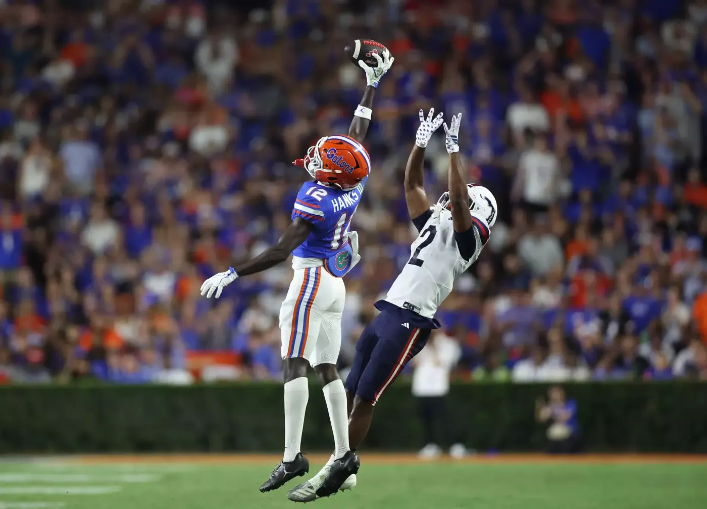 Florida cornerback Ben Hanks III breaks up a pass at Ben Hill Griffin Stadium