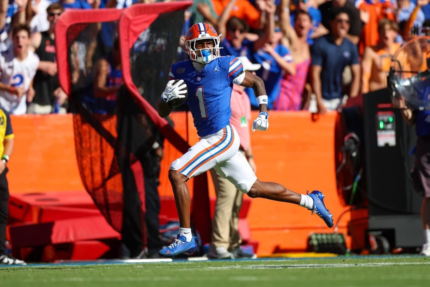Florida wide receiver Vernell Brown III running after a catch