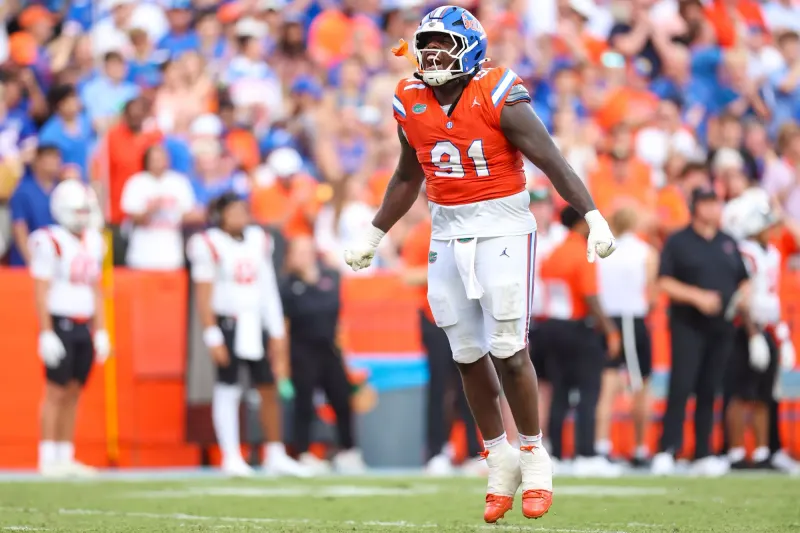 Kanye Clark Recovers Fumble, Gators Take Over Up 27-24 With 1:58 Left