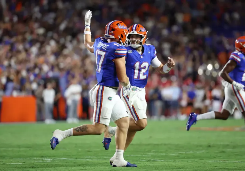Tramell Jones Jr. Hits Lacota Dippre for TD, Gators Cut Texas Lead to 17-10 Before Half