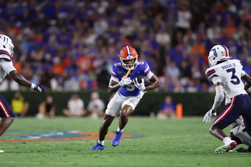 Jones Finds Dippre Again as Gators Tie No. 7 Texas 17-17