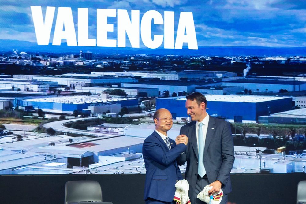 Ford to co-develop new model with Chinese giant Geely