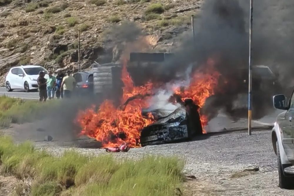 Mercedes-AMG GT prototype destroyed by fire
