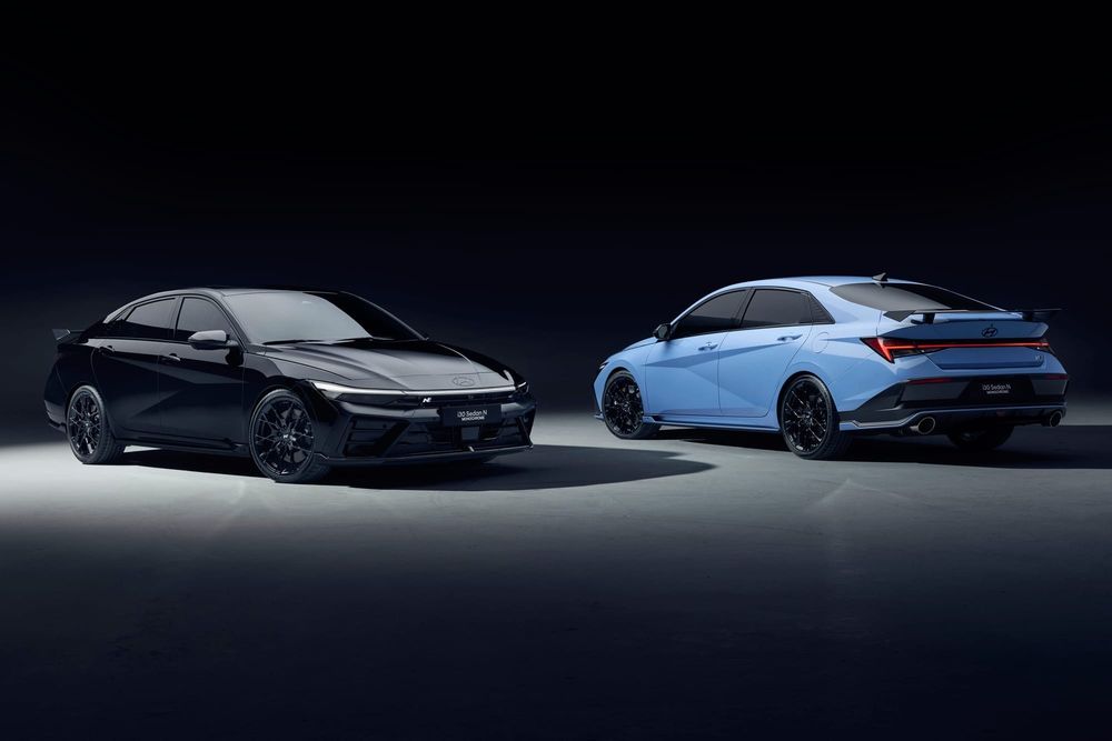 Hyundai i30 Sedan Monochrome in Abyss Black and Performance Blue