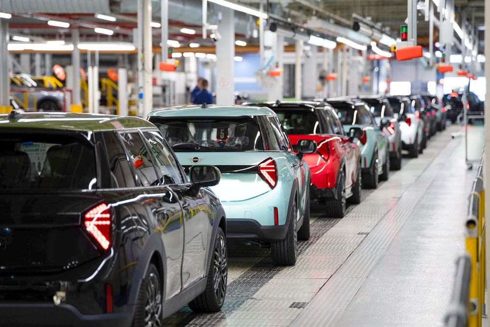 BMW, Mini celebrate unique driverless car milestone