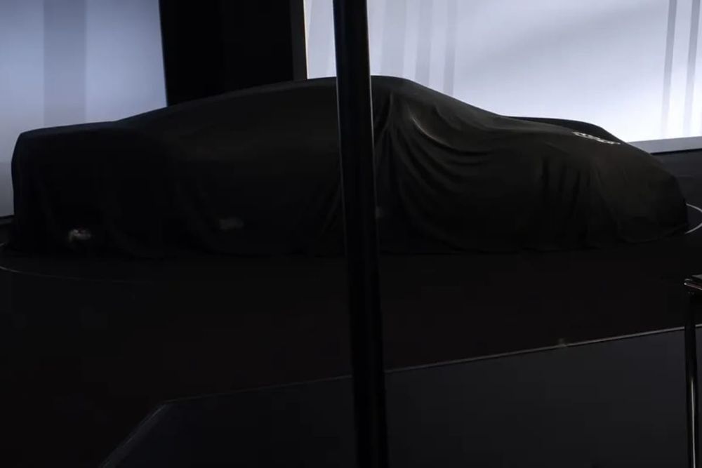 Porsche’s low-slung V8 supercar approaches reveal