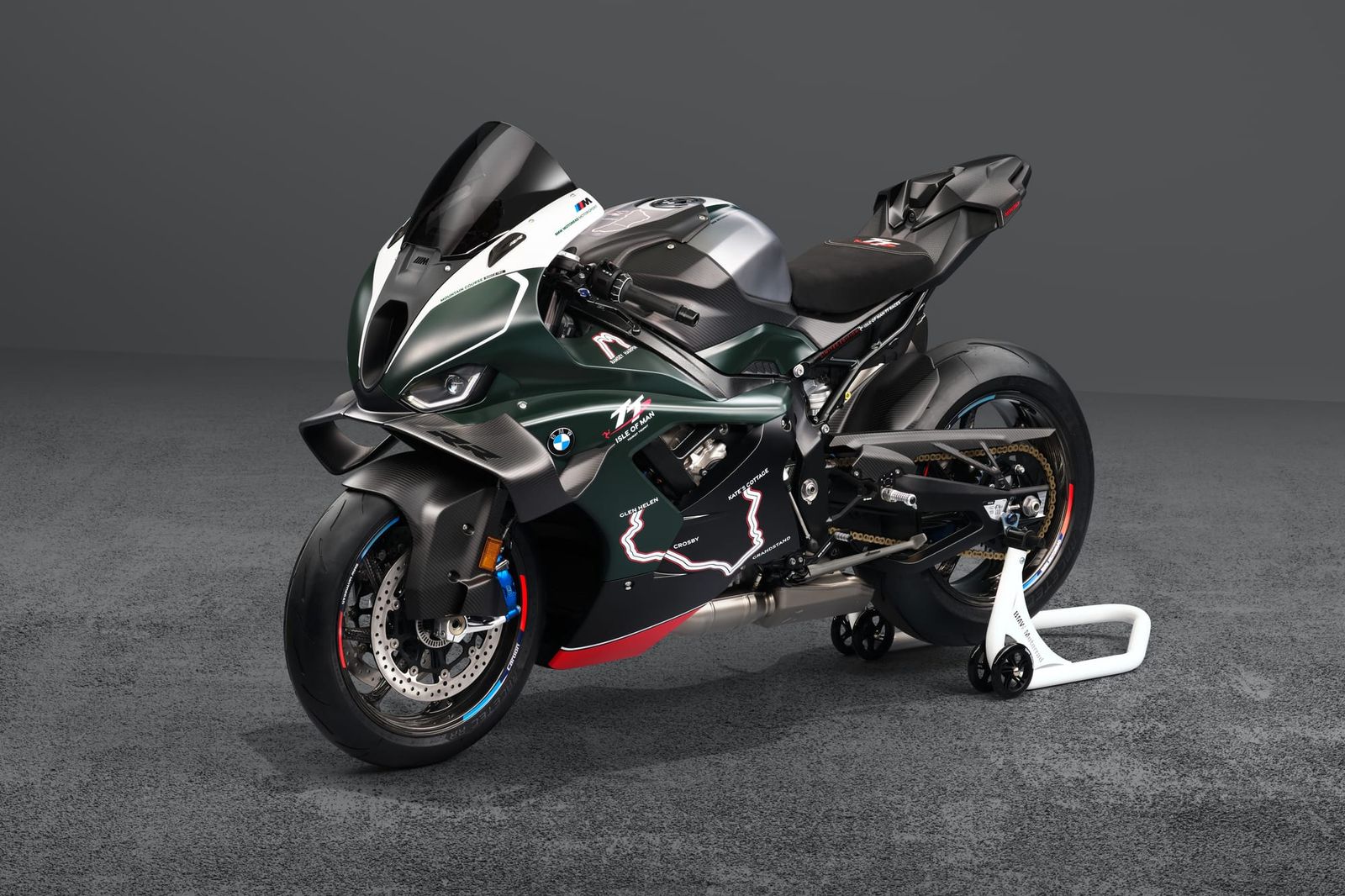 BMW celebrates the Isle of Man TT with special bike post image