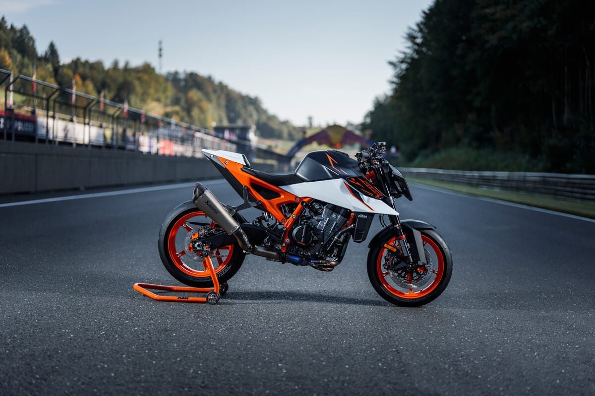 KTM 990 Duke R review: the naked bike built for maximum intensity post image