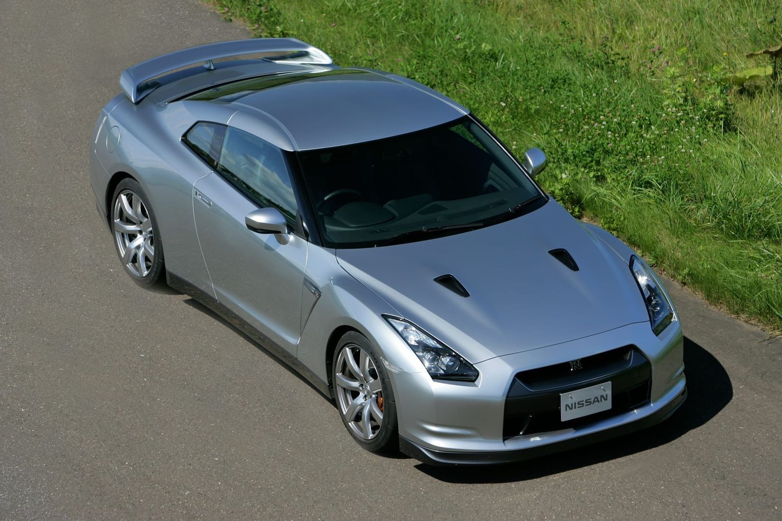 Nissan GT-R driver ‘lost traction’ while in street race post image