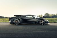 Koenigsegg claims records after one-handed speed runs post image