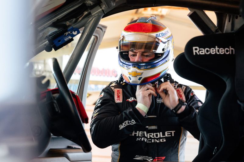 Craig Lowndes challenged to take V8 ute up famous hill post image