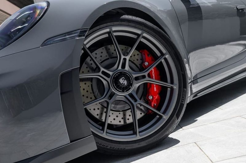 Centre-lock wheels on the Porsche 911 GT3