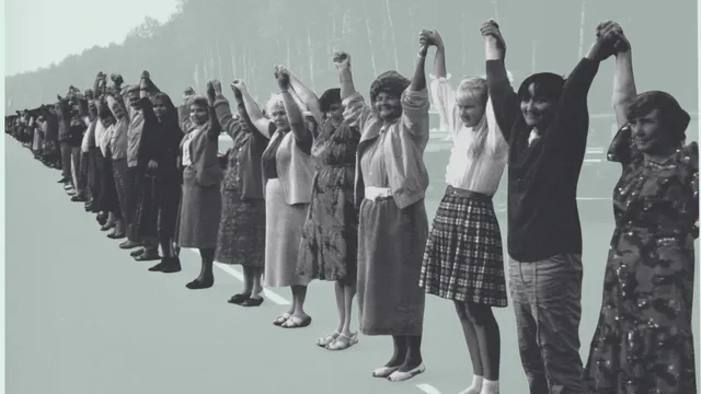 This 1989 world news report on the Baltic Chain is a lesson for journalists today