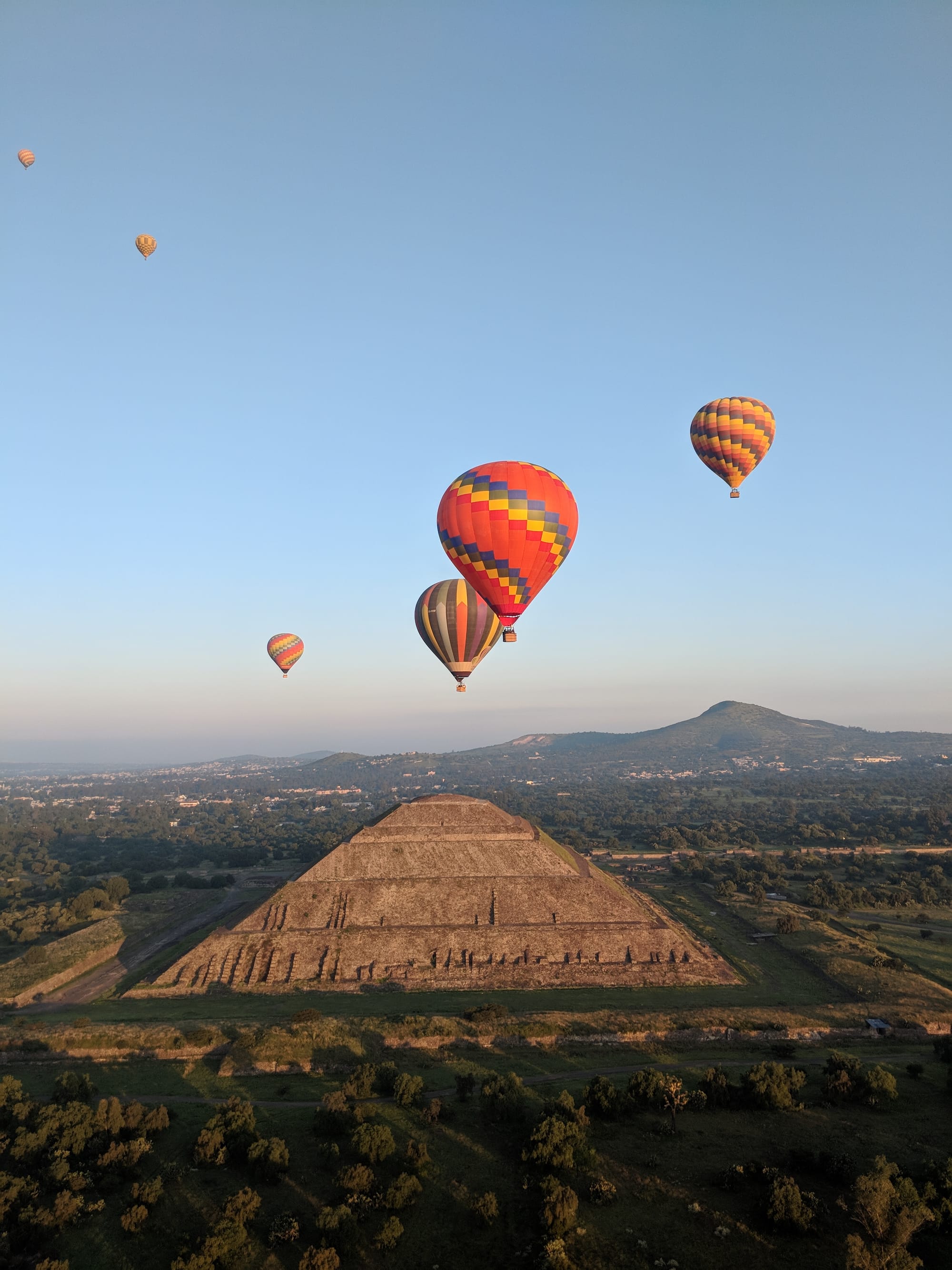 View of Teotihuacán pyramids from a hot air balloon in Mexico City