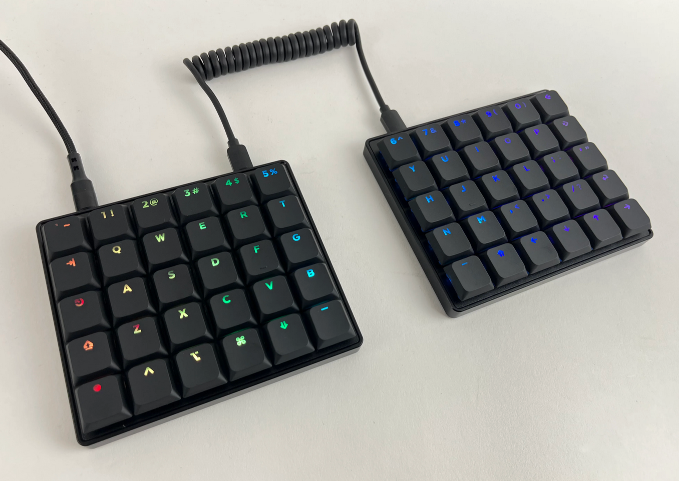The Nyquist LM ortholinear split keyboard, featuring the Deep Sea Mini Islet linear switches and the LPF Legend Glow shine through keycaps.