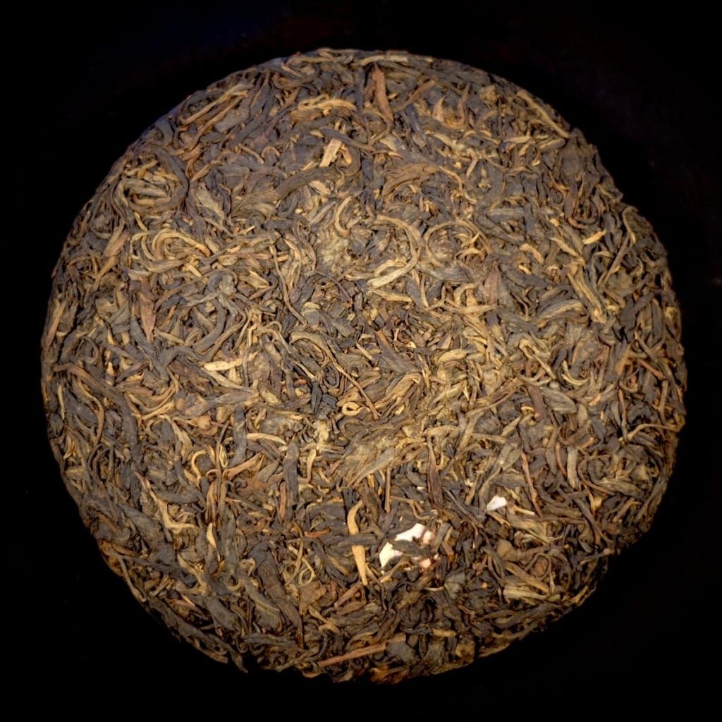 2003 Chen Yuan Hao (CYH) Manzhuan - naked cake showing full leaf
