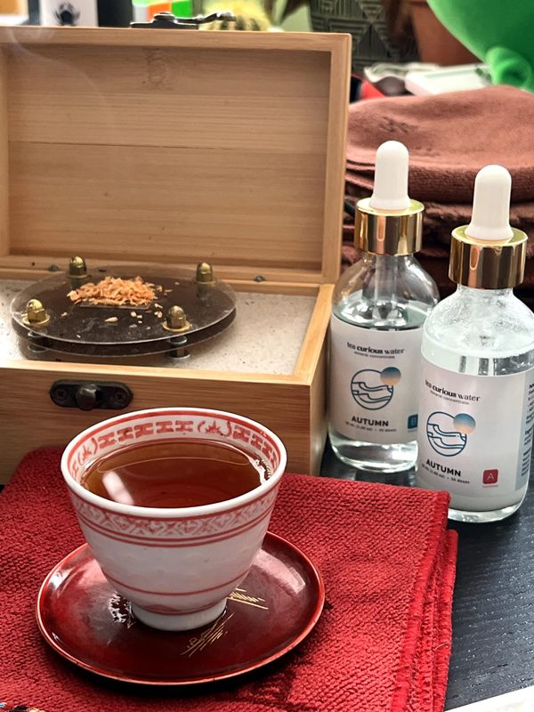 A cozy cup of YangQingHao Yuanshi Senlin w/ Tea Curious Autumn Water